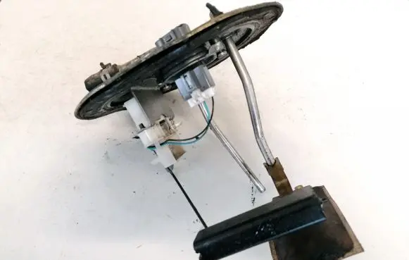 Toyota Avensis T220 Fuel level sensor 