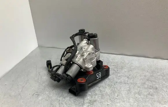 BMW 7 F01 F02 F03 F04 Active stabilizer control/valve assembly 6775258