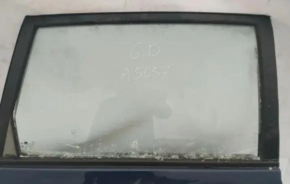 KIA Carens I Rear door window glass