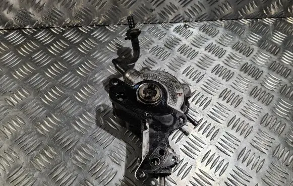 Volkswagen PASSAT B6 Vacuum pump