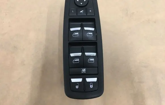 Maserati Ghibli Electric window control switch 670019819 10095652