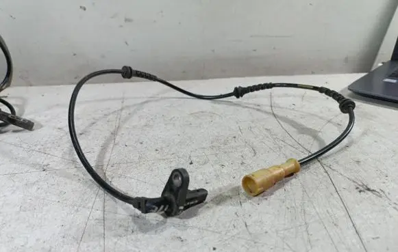 Renault Clio II ABS rear brake sensor 8200254681