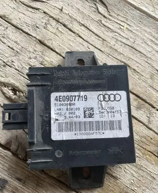 Audi A8 S8 D3 4E Alarm control unit/module 4E0907719 510030690 198000AF570