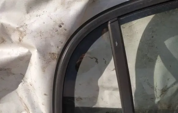 Opel Vectra C Rear vent window glass 