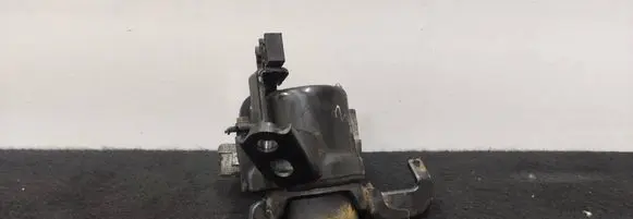 Engine mount bracket