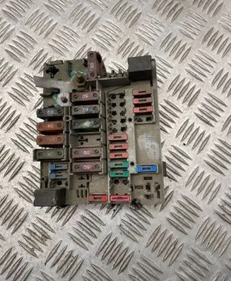 Peugeot 406 Fuse module 96280244