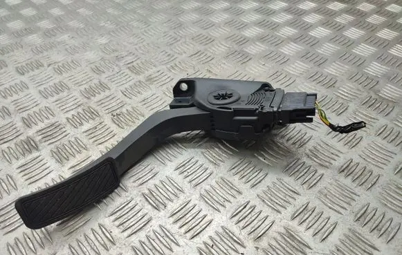 Ford Turneo Courier Accelerator throttle pedal 8V219F836AC