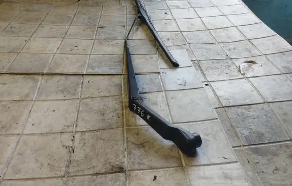 Mazda 5 Windshield/front glass wiper blade M7130