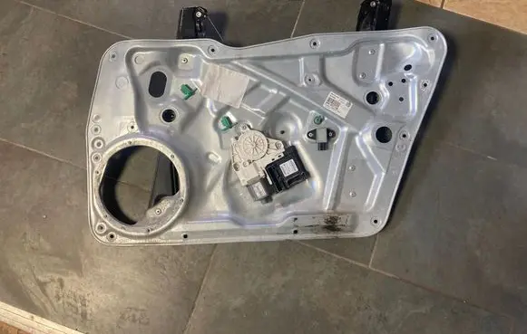 Volkswagen Tiguan Front door window regulator with motor 5N2837730 910215100 5N0837462