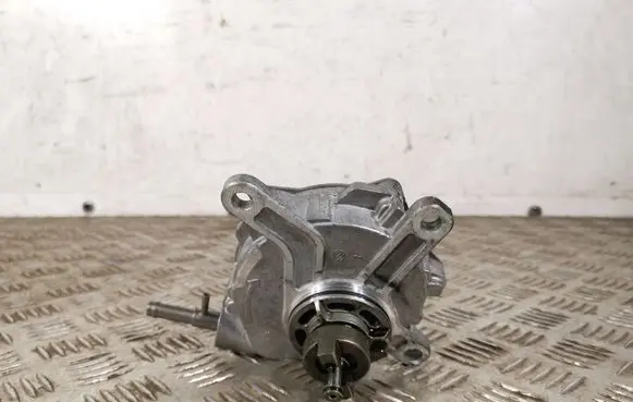 Toyota RAV 4 (XA40) Vacuum pump 09011559