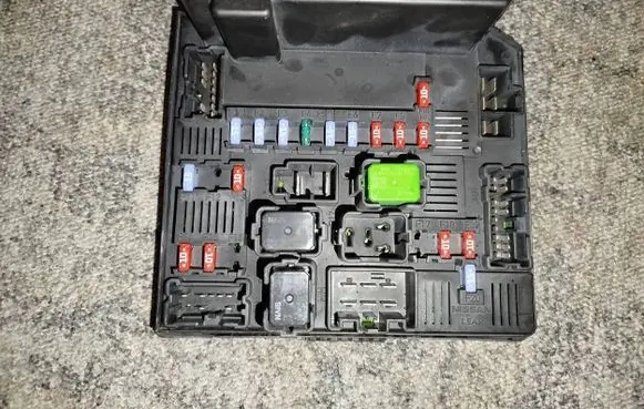 Nissan Qashqai+2 Fuse module 284B7BB02A 522792F03 4647893127