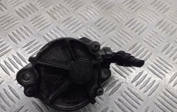 Ford Focus Vacuum pump D156-2C1