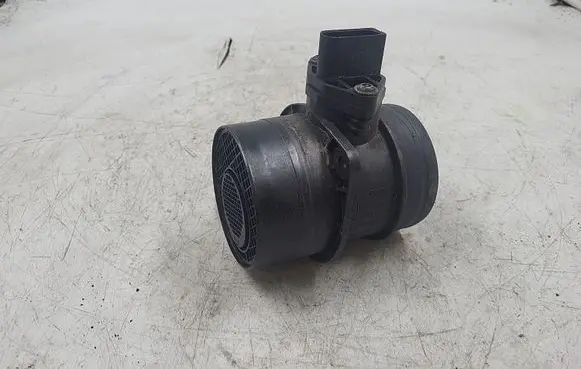 Volkswagen PASSAT B6 Mass air flow meter 074906461B 0281002461