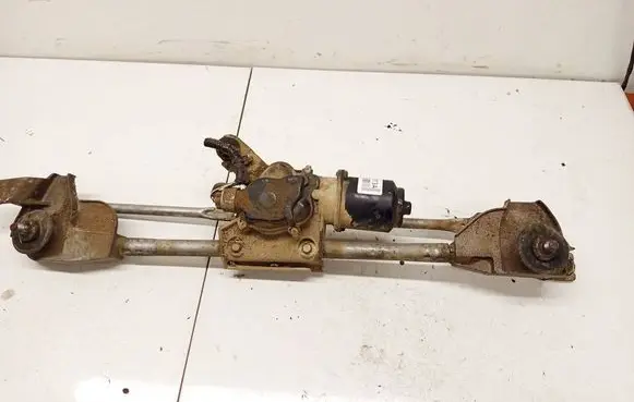 Nissan Pathfinder R51 Front wiper linkage and motor