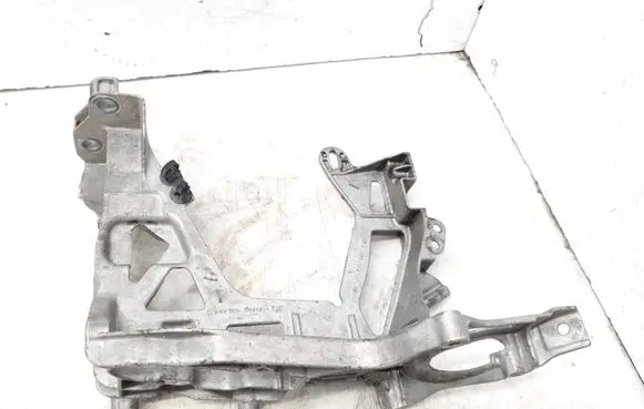 Mercedes-Benz C W205 Headlight/headlamp mounting bracket A2056221700