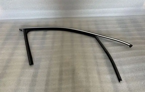 Porsche Cayenne (92A) Front door glass trim molding 7P0837432H