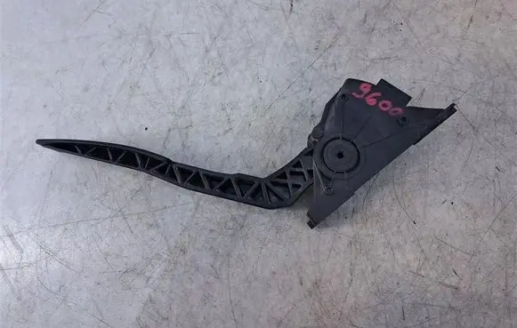 Chevrolet HHR Accelerator throttle pedal 22710861