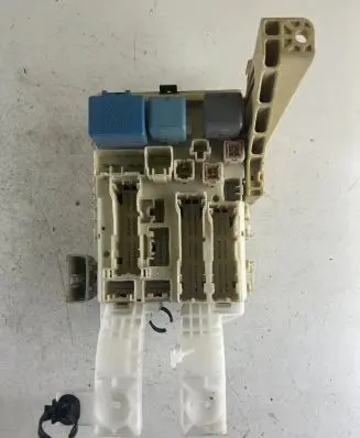 Toyota Yaris Fuse module 8273052700 603070362 6C292193
