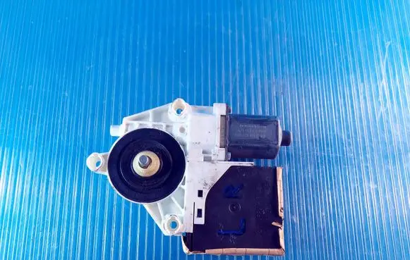 Audi A3 S3 A3 Sportback 8P Rear door window regulator motor 8P4959801B