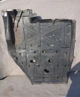 Center/middle under tray cover