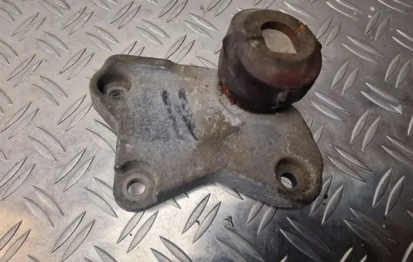 Audi A8 S8 D3 4E Engine mounting bracket 4E0199343AA