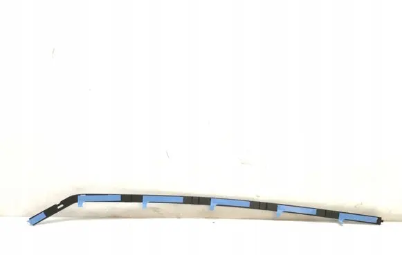 Rear bumper trim bar molding