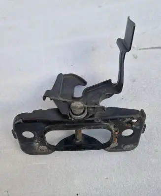 Volkswagen Routan Engine bonnet (hood) release handle