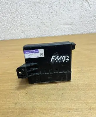 Toyota Prius+ (ZVW40) Climate control unit 8865047410 F1173
