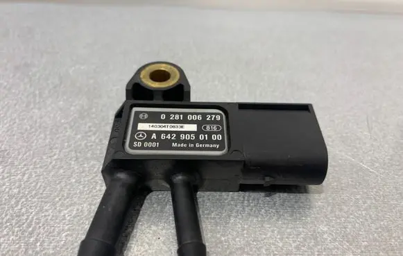 Infiniti Q50 Exhaust gas pressure sensor A6429050100 0281006279