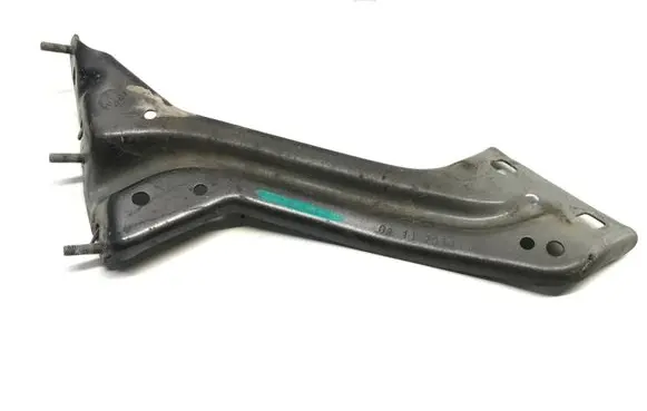 Audi Q5 SQ5 Fender mounting bracket 8R0821136