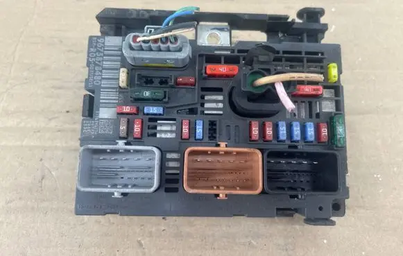 Peugeot 308 BSM Control unit 9675878480