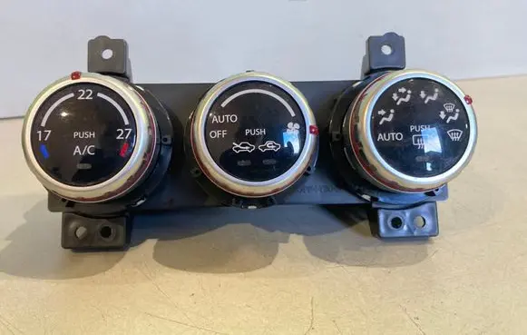 Suzuki SX4 Climate control unit 3951079J01