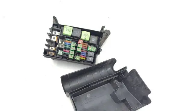 Volkswagen Jetta VI Fuse module 5C0937132A