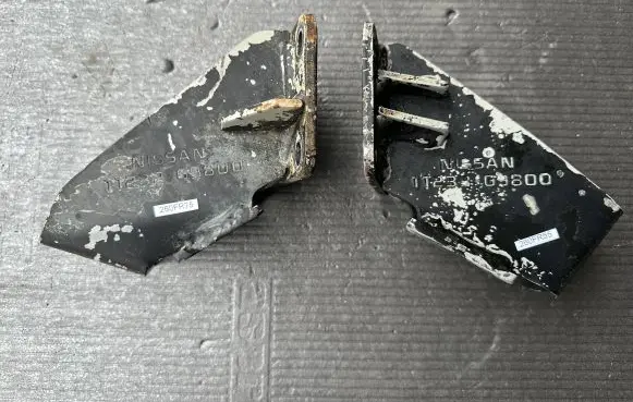Nissan Patrol 260 Engine mount bracket 11233-G9800 11232-G9800