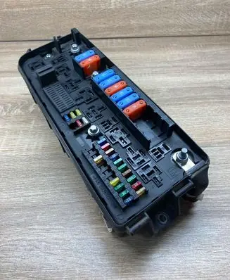 Opel Vectra C Fuse module 13172979