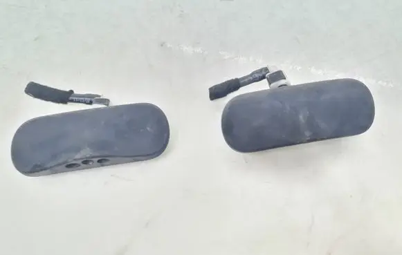 Windshield washer spray nozzle