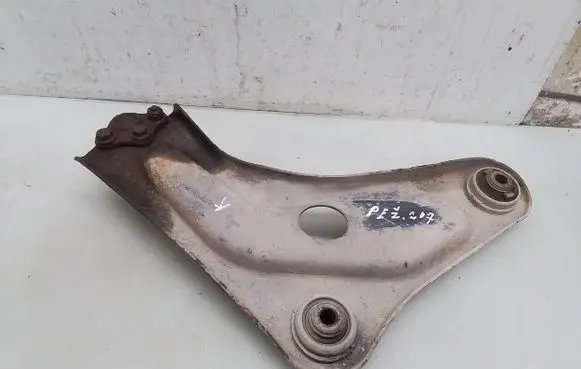 Peugeot 207 Front lower control arm/wishbone