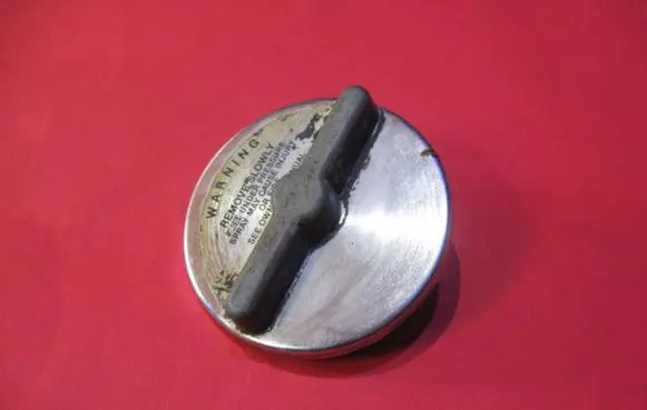 Volkswagen II LT Coolant expansion tank/reservoir cap 