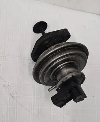 BMW 1 E81 E87 EGR valve 7801942