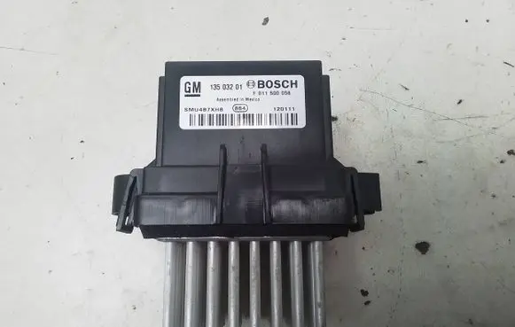 Opel Astra J Heater blower fan relay F011500056