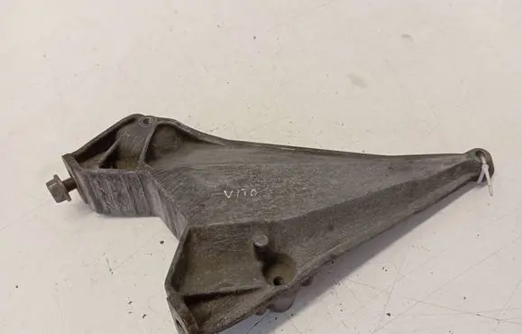 Engine mount bracket