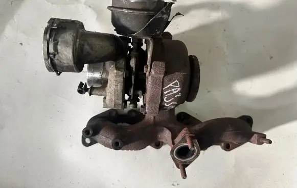 Volkswagen PASSAT B6 Turbo 03g253010j
