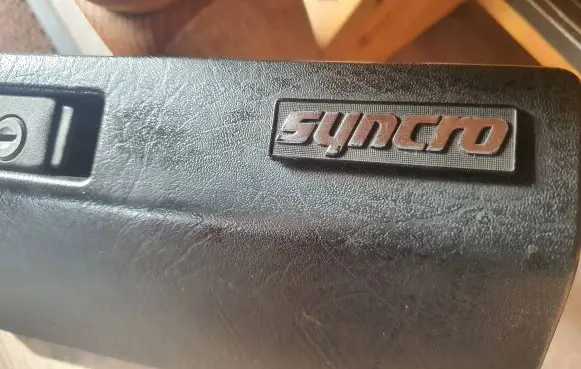 Volkswagen Golf II Glove box 100F