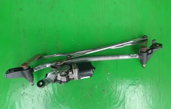 Nissan Almera N16 Front wiper linkage and motor