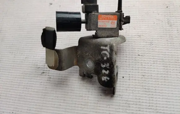 Toyota Camry Turbo solenoid valve 90910AC002 1846004550