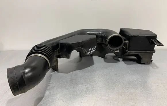 Subaru Outback (BS) Intake resonator 