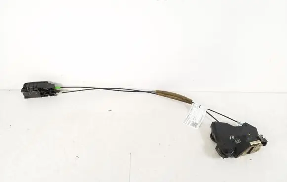 Toyota Corolla E120 E130 Front door lock 69030-02152