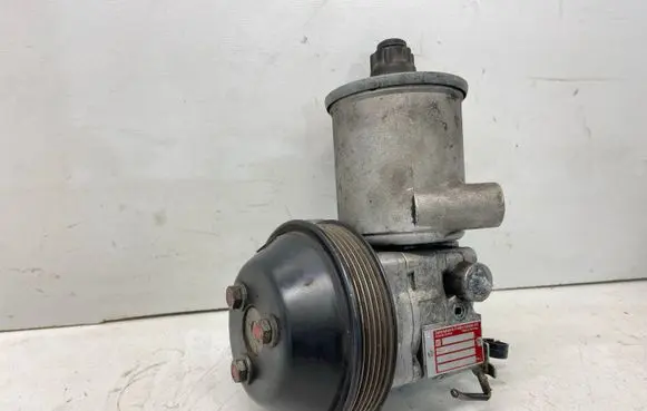 Mercedes-Benz E W124 Power steering pump A2104662001 2104662001 1042300015