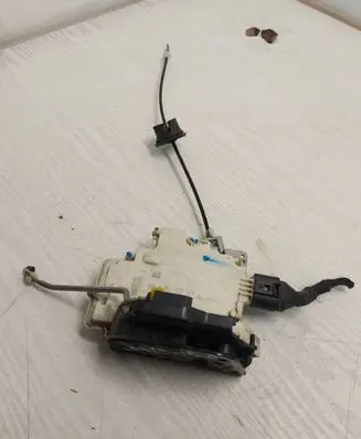 Audi A4 S4 B7 8E 8H Front door lock 8E1837016AA