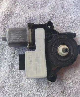 Seat Leon (5F) Rear door window regulator motor 8W0959801